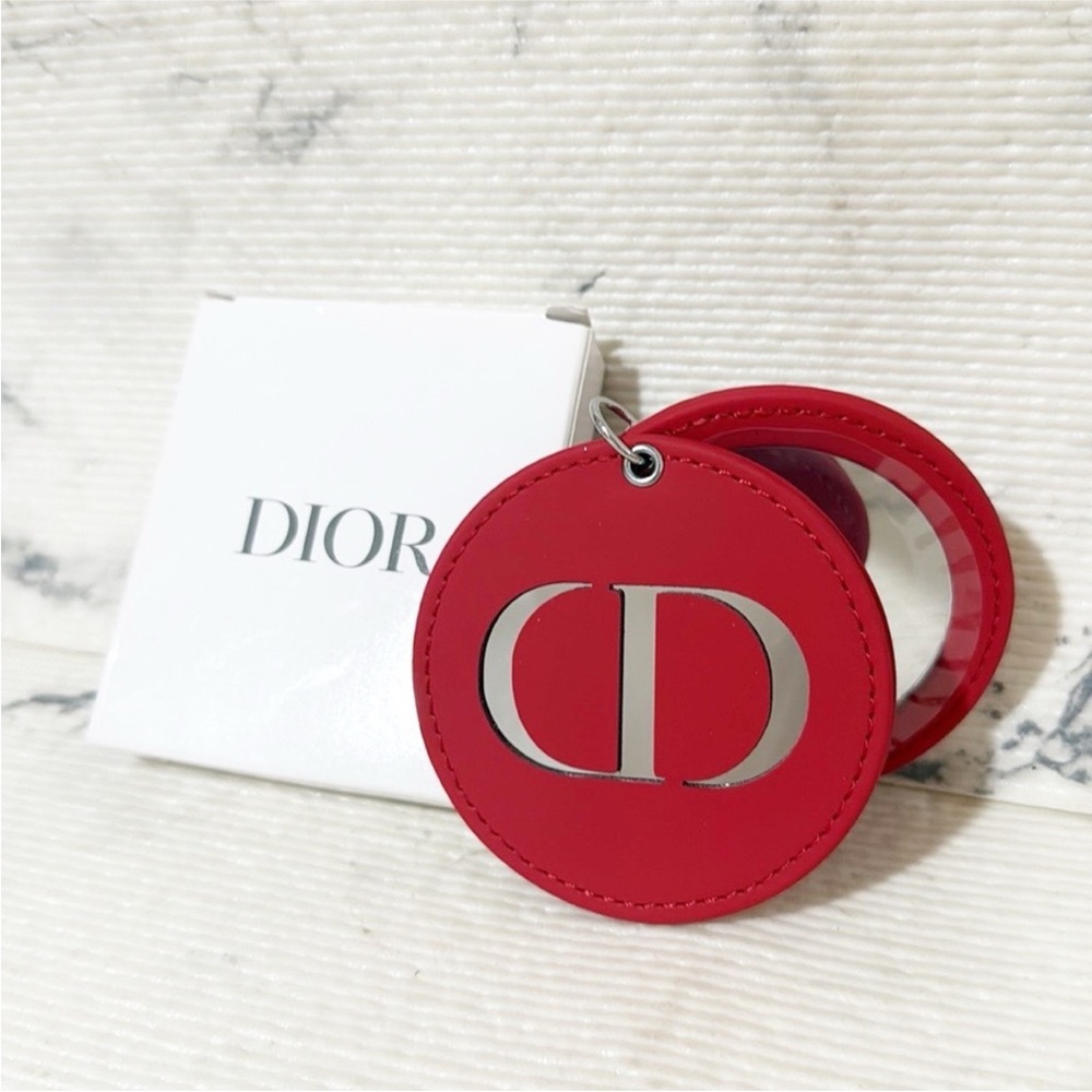 Dior Red Compact Mirror key chain - Picture 5 of 5